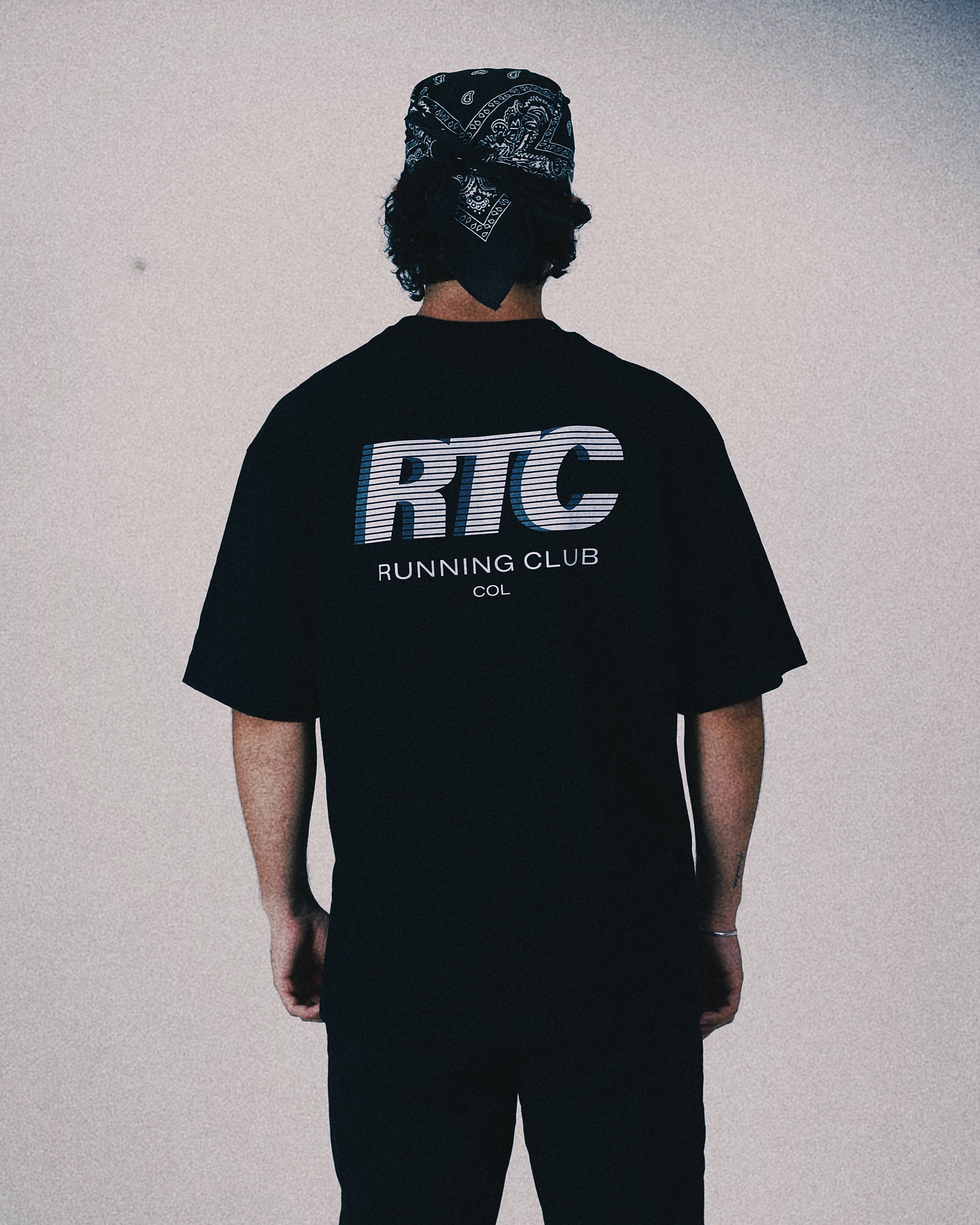 CAMISETA CLASICA NEGRA