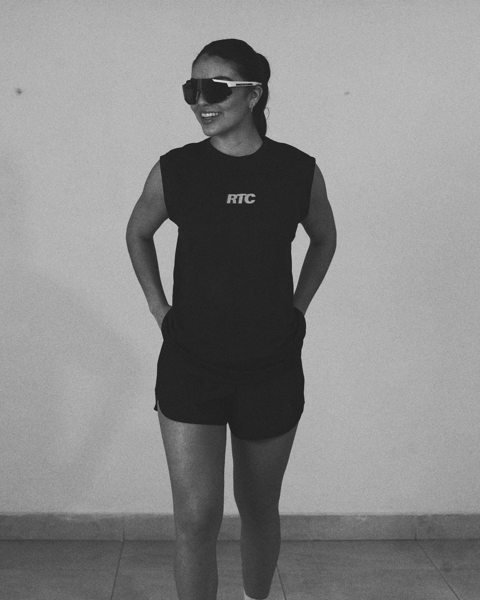 CAMISILLA DEPORTIVA NEGRA