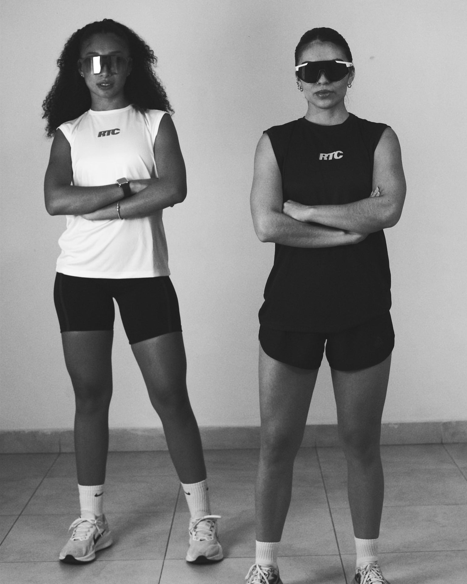 CAMISILLA DEPORTIVA NEGRA