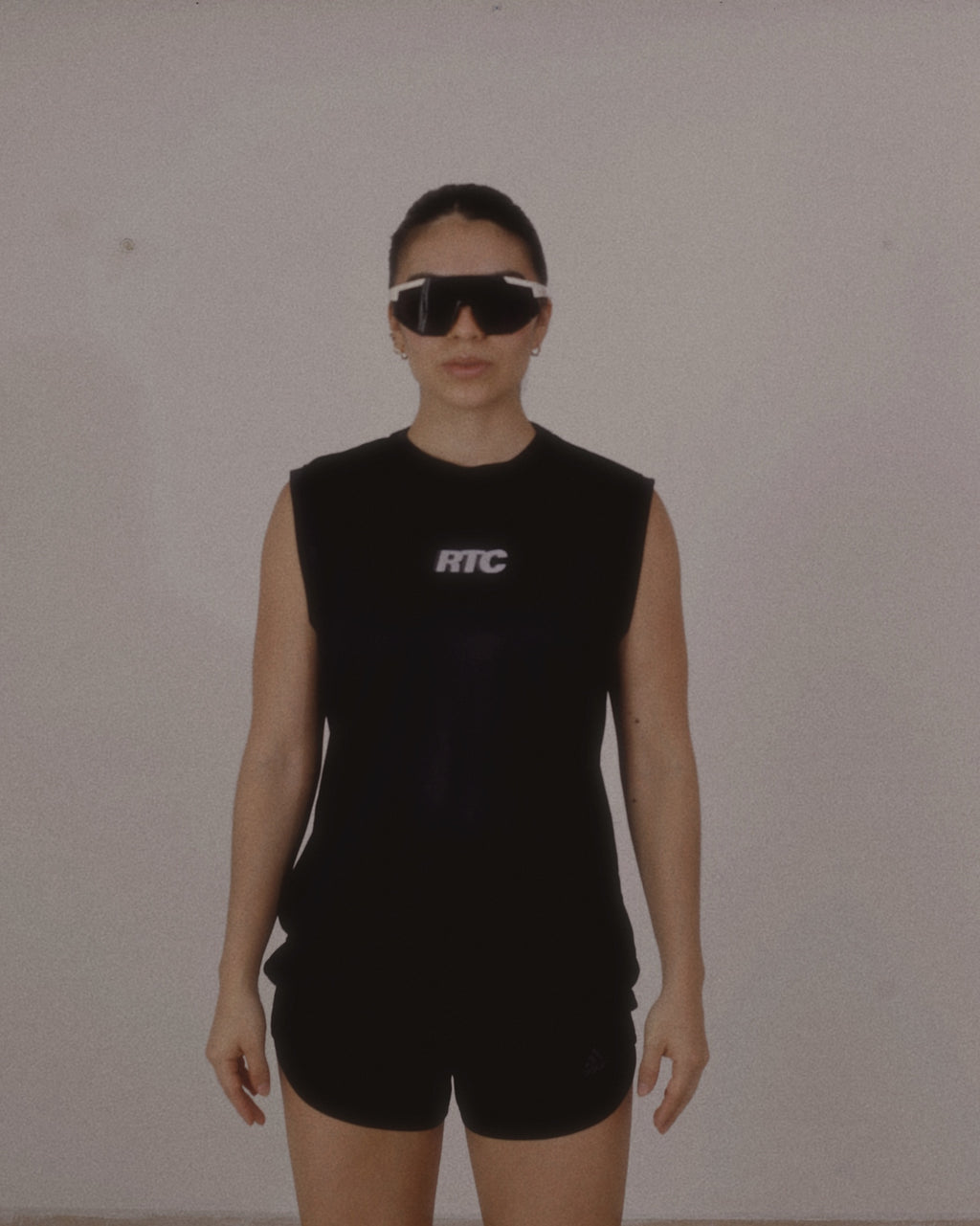 CAMISILLA DEPORTIVA NEGRA