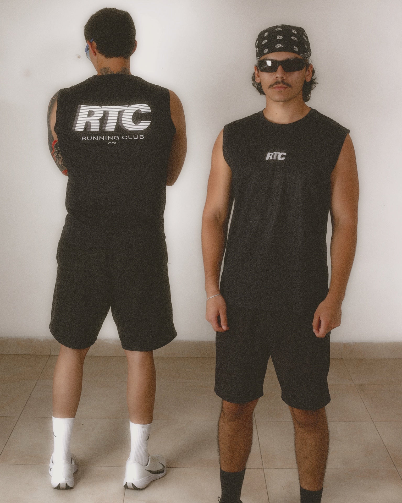 CAMISILLA DEPORTIVA NEGRA