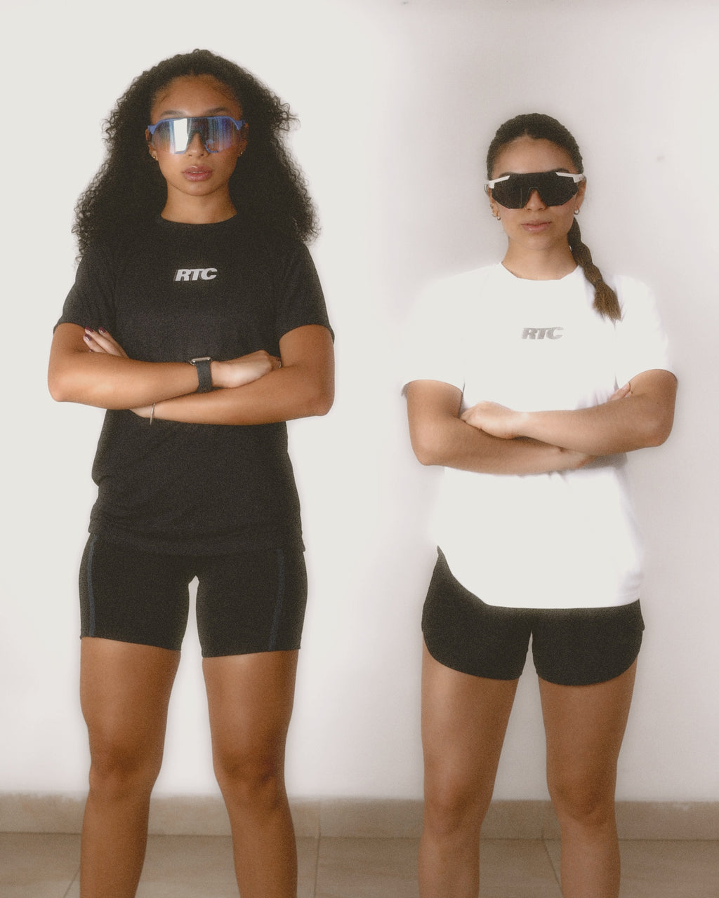 CAMISETA DEPORTIVA NEGRA