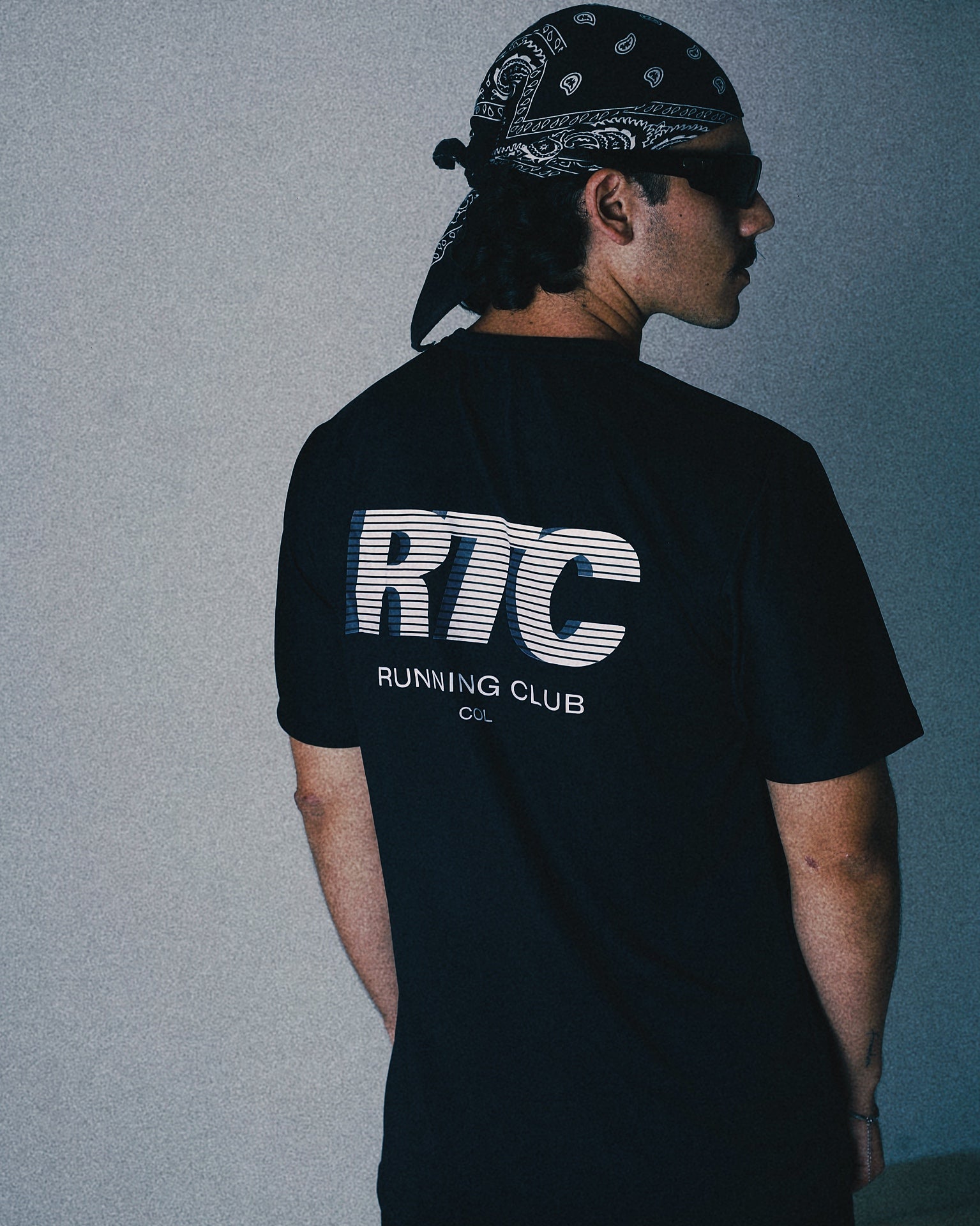 Camiseta deportiva negra